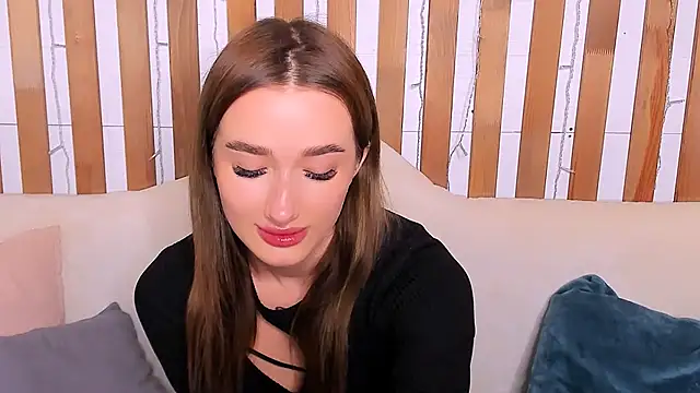 Olivia Grantt online show from October 7, 2025, 1:28 am