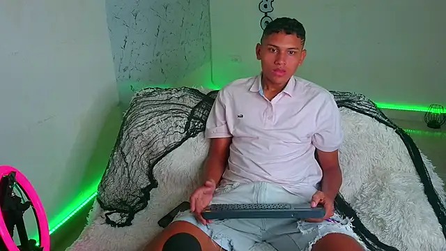 Snapshot of the_crackopry chatting on October 11, 2025, 1:45 pm the crackopry online show from October 11, 2025, 1:45 pm