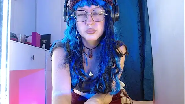 Snapshot of zora_blue777 chatting on December 3, 2025, 1:17 am zora blue777 online show from December 3, 2025, 1:17 am