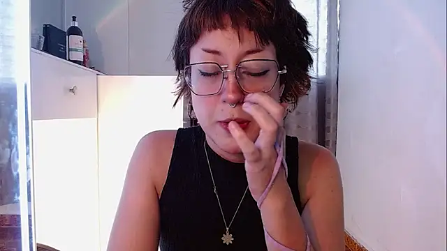 Snapshot of zora_blue777 chatting on October 29, 2025, 10:09 pm zora blue777 online show from October 29, 2025, 10:09 pm