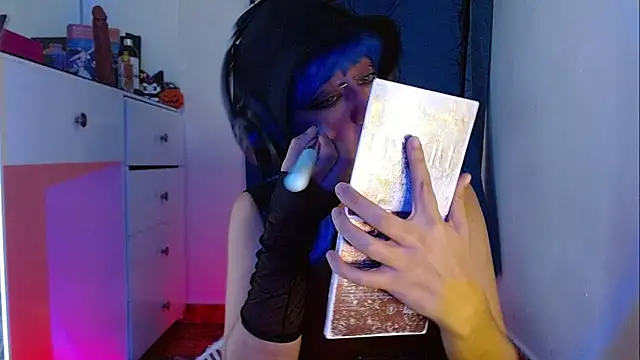 Snapshot of zora_blue777 chatting on November 22, 2025, 4:55 am zora blue777 online show from November 22, 2025, 4:55 am