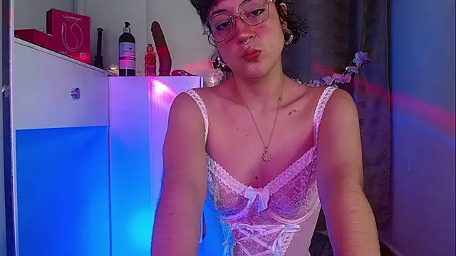 Snapshot of zora_blue777 chatting on October 18, 2025, 2:46 am zora blue777 online show from October 18, 2025, 2:46 am