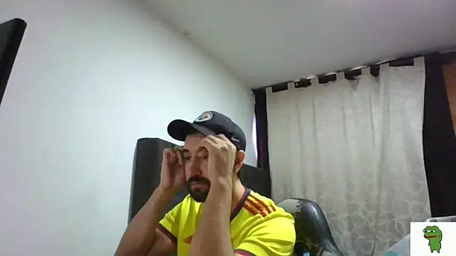 Snapshot of coolfriki chatting on June 23, 2026, 10:30 pm coolfriki online show from June 23, 2026, 10:30 pm