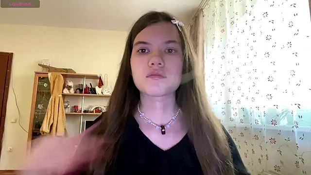 AlmetaBradicich online show from October 20, 2025, 6:04 am