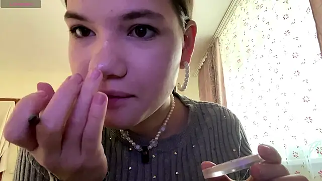 AlmetaBradicich online show from October 15, 2025, 6:11 am