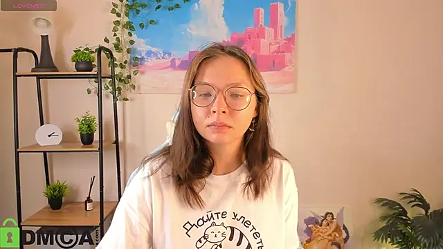 Nuura Moore online show from October 29, 2025, 12:42 am