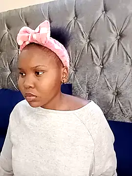 Snapshot of Scarlettxx21 chatting on October 7, 2025, 11:44 am Scarlettxx21 online show from October 7, 2025, 11:44 am