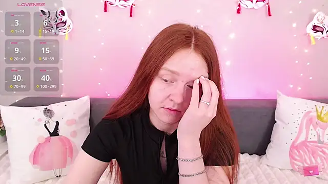 Snapshot of Evarey_ chatting on May 21, 2026, 5:05 am Evarey online show from May 21, 2026, 5:05 am