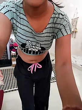 anshika0124 online show from October 24, 2025, 4:55 am