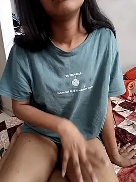 anshika0124 online show from April 10, 2026, 6:31 am