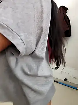 anshika0124 online show from December 23, 2025, 4:56 am