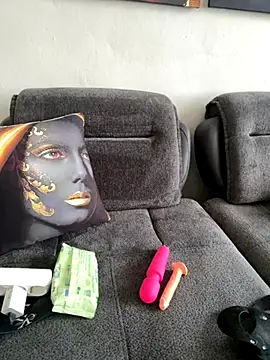 Teengirlmiaa online show from November 1, 2025, 10:42 am