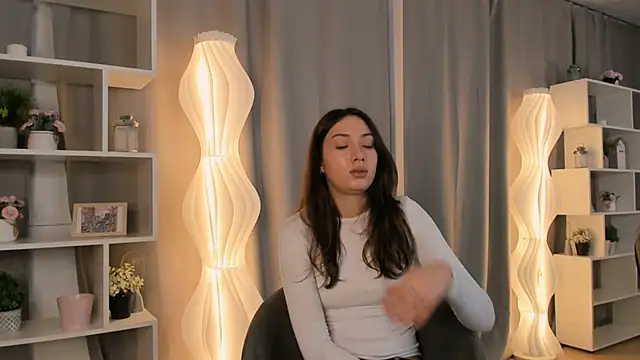 Snapshot of MissyHuf chatting on October 8, 2025, 8:27 am MissyHuf online show from October 8, 2025, 8:27 am