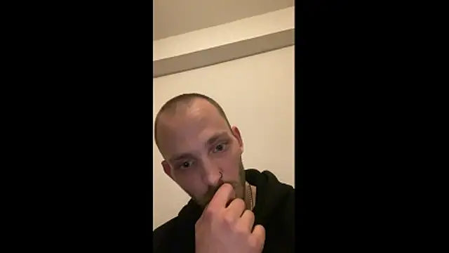 Snapshot of MolleDolle chatting on April 19, 2026, 8:22 pm MolleDolle online show from April 19, 2026, 8:22 pm