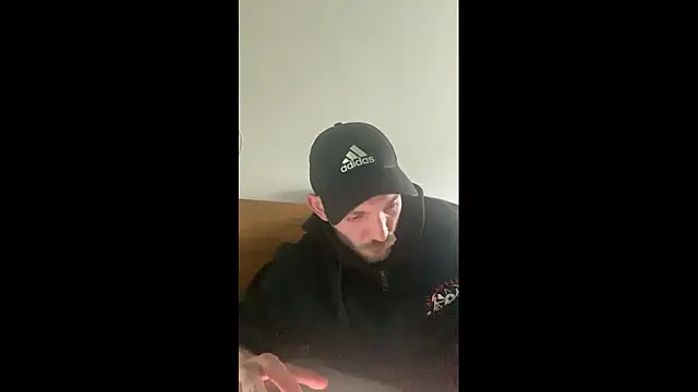 MolleDolle online show from October 7, 2025, 9:10 am