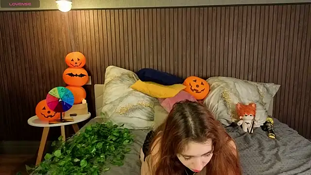 kitsun ne online show from November 3, 2025, 8:23 pm