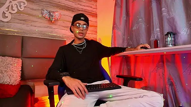 JacobBlackwell  online show from October 6, 2025, 7:58 pm