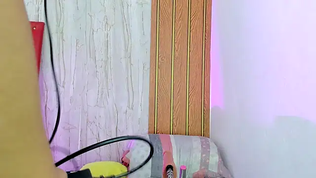 Snapshot of luisabecker_ chatting on November 15, 2025, 1:48 pm luisabecker online show from November 15, 2025, 1:48 pm