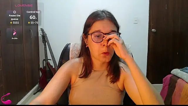 Snapshot of CarlaLorez chatting on May 21, 2026, 9:23 pm CarlaLorez online show from May 21, 2026, 9:23 pm
