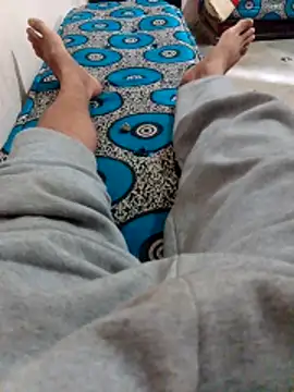 latarak321 online show from November 5, 2025, 1:14 pm