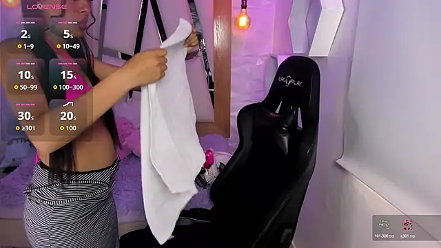 emmy rosse  online show from November 6, 2025, 8:02 pm