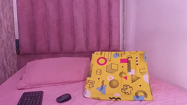 lilylovely  online show from October 8, 2025, 8:09 pm