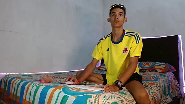 Snapshot of Paulosex12 chatting on October 15, 2025, 1:48 am Paulosex12 online show from October 15, 2025, 1:48 am