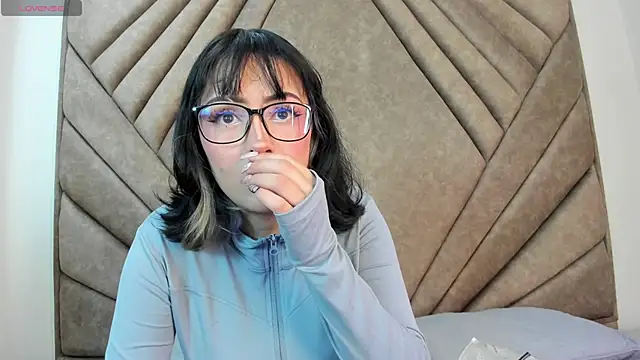 Mythical Girl online show from October 16, 2025, 7:33 pm