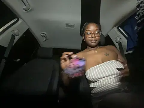 twerkaholic120 online show from July 17, 2026, 5:48 am