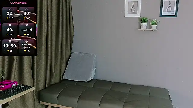 ZahraMilf online show from February 2, 2026, 8:19 pm