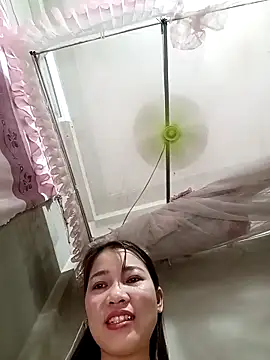 ladzy sexy online show from April 15, 2026, 6:01 pm