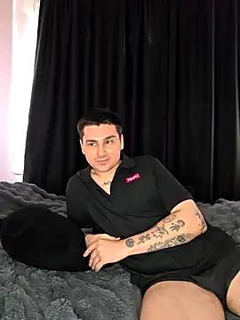 Snapshot of Sweet_Little_Lie chatting on October 29, 2025, 2:32 am Sweet Little Lie online show from October 29, 2025, 2:32 am