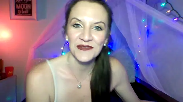 easy briezy online show from December 18, 2025, 5:12 am