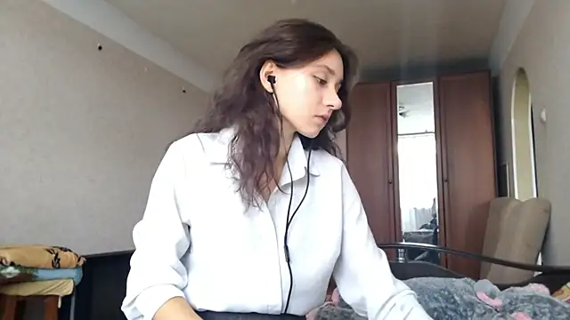 MiaLovelyOne online show from October 13, 2025, 8:49 am