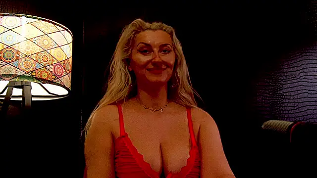 LeticiaReys online show from February 18, 2026, 12:45 pm