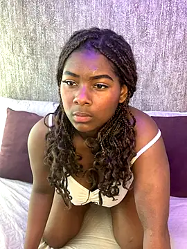 Snapshot of KarinaFlowers_ chatting on October 15, 2025, 12:24 pm KarinaFlowers online show from October 15, 2025, 12:24 pm