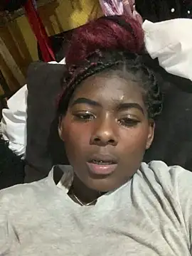 Snapshot of KarinaFlowers_ chatting on November 29, 2025, 12:22 am KarinaFlowers online show from November 29, 2025, 12:22 am