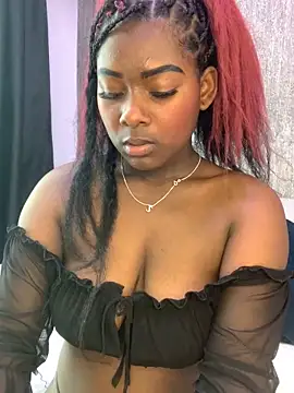 Snapshot of KarinaFlowers_ chatting on November 18, 2025, 12:30 pm KarinaFlowers online show from November 18, 2025, 12:30 pm