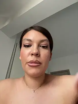 ClaraPasssion online show from June 24, 2026, 4:27 pm