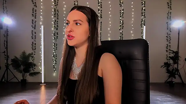 Alicia art  online show from November 13, 2025, 6:23 pm