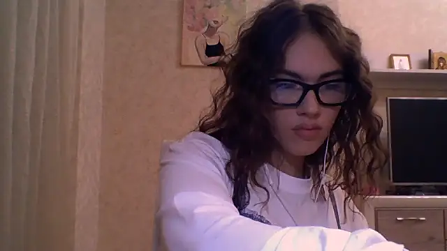 CeyaLier online show from November 18, 2025, 5:05 pm