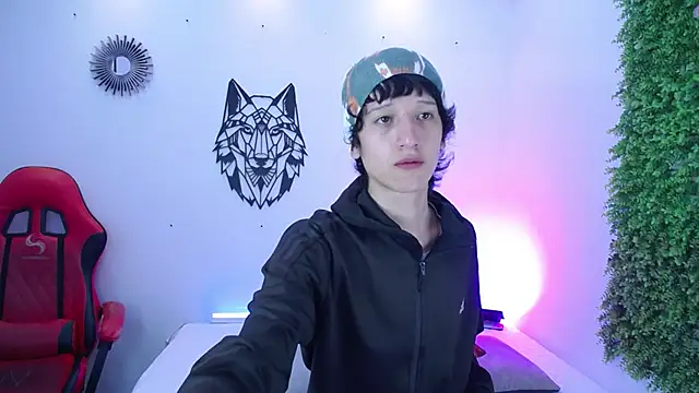 Emo Boy  online show from December 3, 2025, 12:26 pm