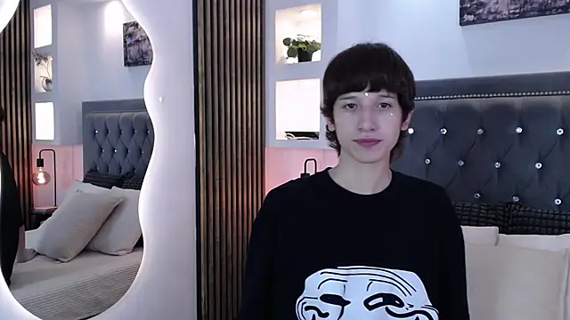 Emo Boy  online show from April 14, 2026, 8:25 pm