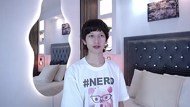 Emo Boy  online show from March 13, 2026, 8:14 pm