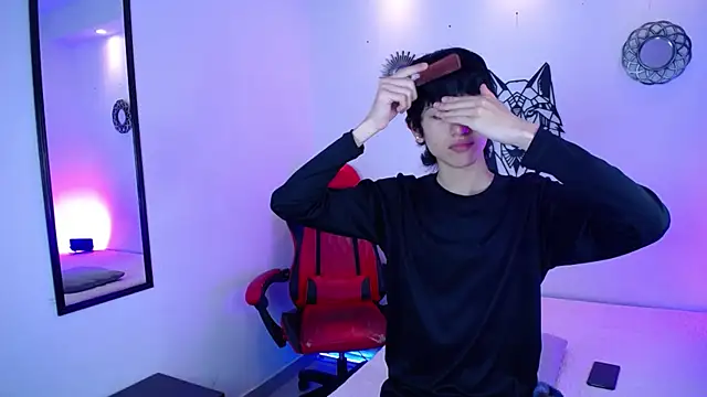 Emo Boy  online show from December 21, 2025, 12:40 pm