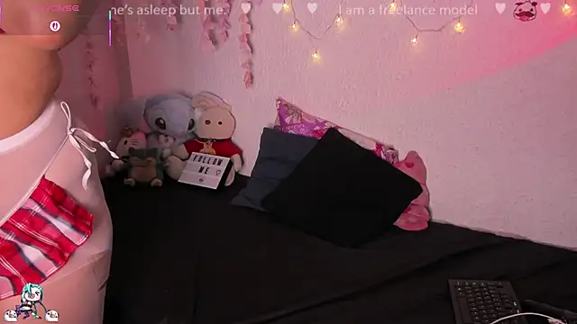 Emilycollei online show from November 6, 2025, 3:21 am