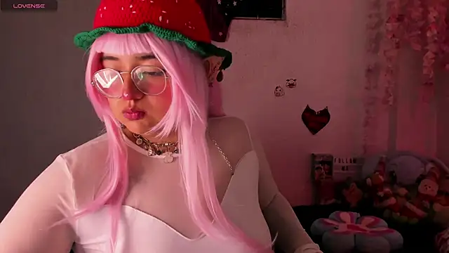 Emilycollei online show from December 3, 2025, 4:46 am