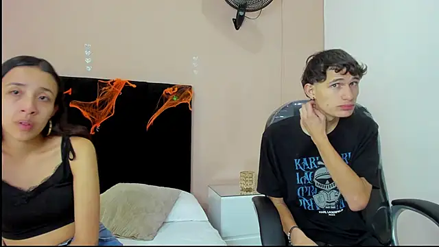 Snapshot of Taylor_and_exidt chatting on October 21, 2025, 12:59 pm Taylor and exidt online show from October 21, 2025, 12:59 pm