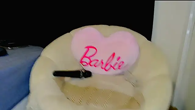 Horny beautyyy online show from December 19, 2025, 12:51 pm