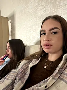 MayaGlow online show from October 26, 2025, 5:19 am